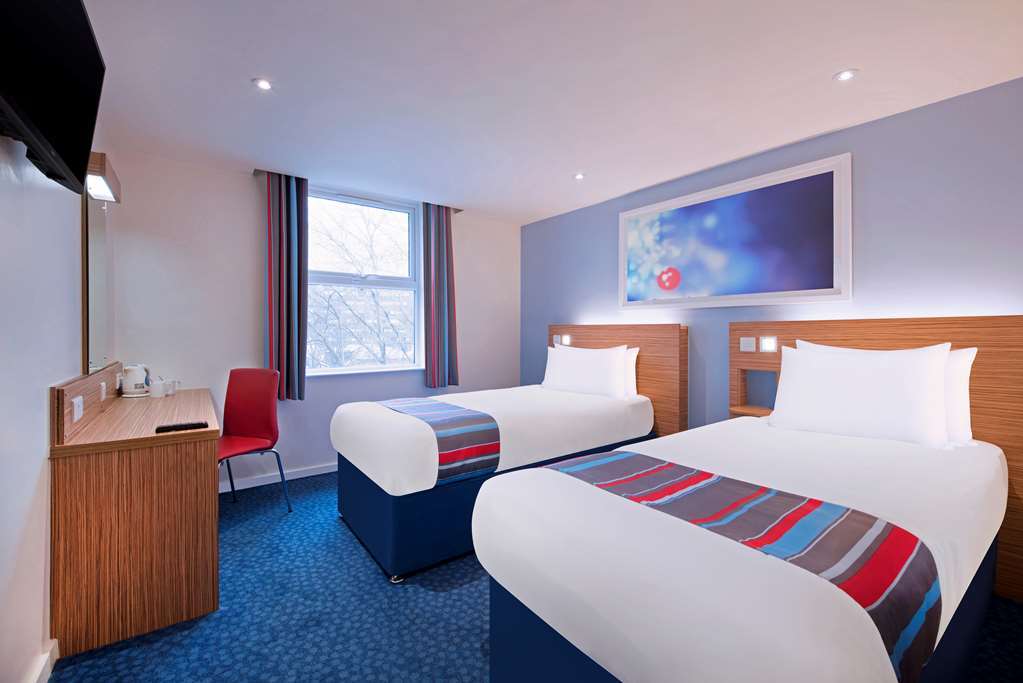 Travelodge Cameron Toll Hotel Edinburgh Room photo